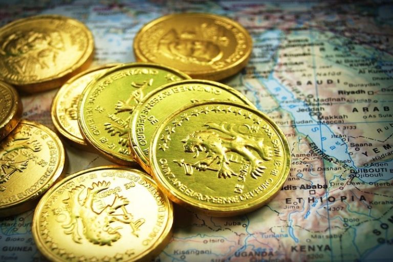 What is the Average Salary in the World in 2020?
