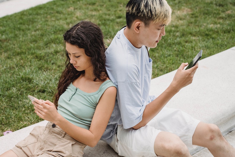 How do smartphones affect your relationship?