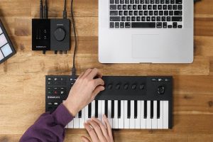 NI Komplete Kontrol M32 on FL Studio - Does It Work?