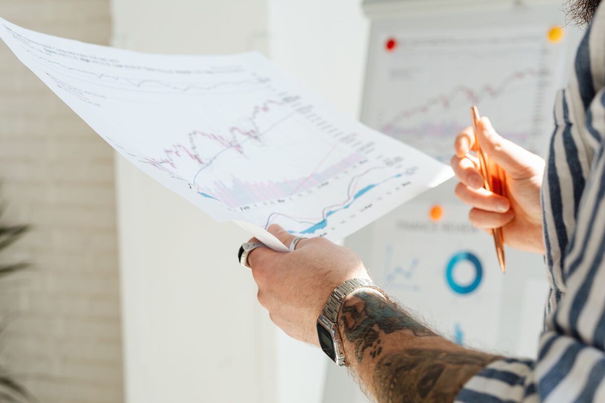 How I Actually Analyze a Stock (Before I Put My Money In)
