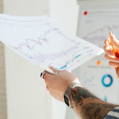 How I Actually Analyze a Stock (Before I Put My Money In)