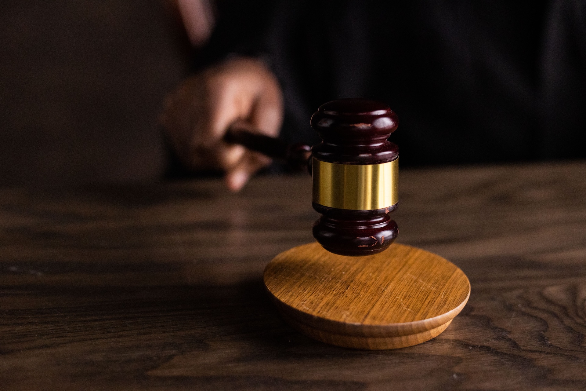 Why Traders Use Unregulated Brokers